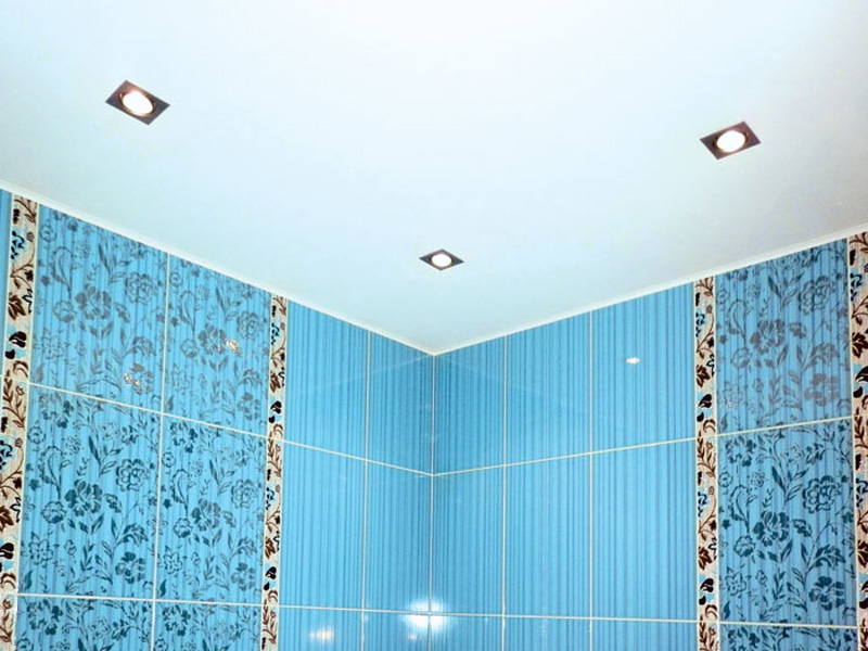 Выбор краски для потолка для ванной комнаты
